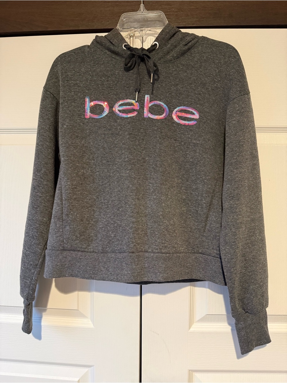 Bebe Rainbow Sequin Logo Womens Hoodie Size Small Gray Flecked Pockets Cropped